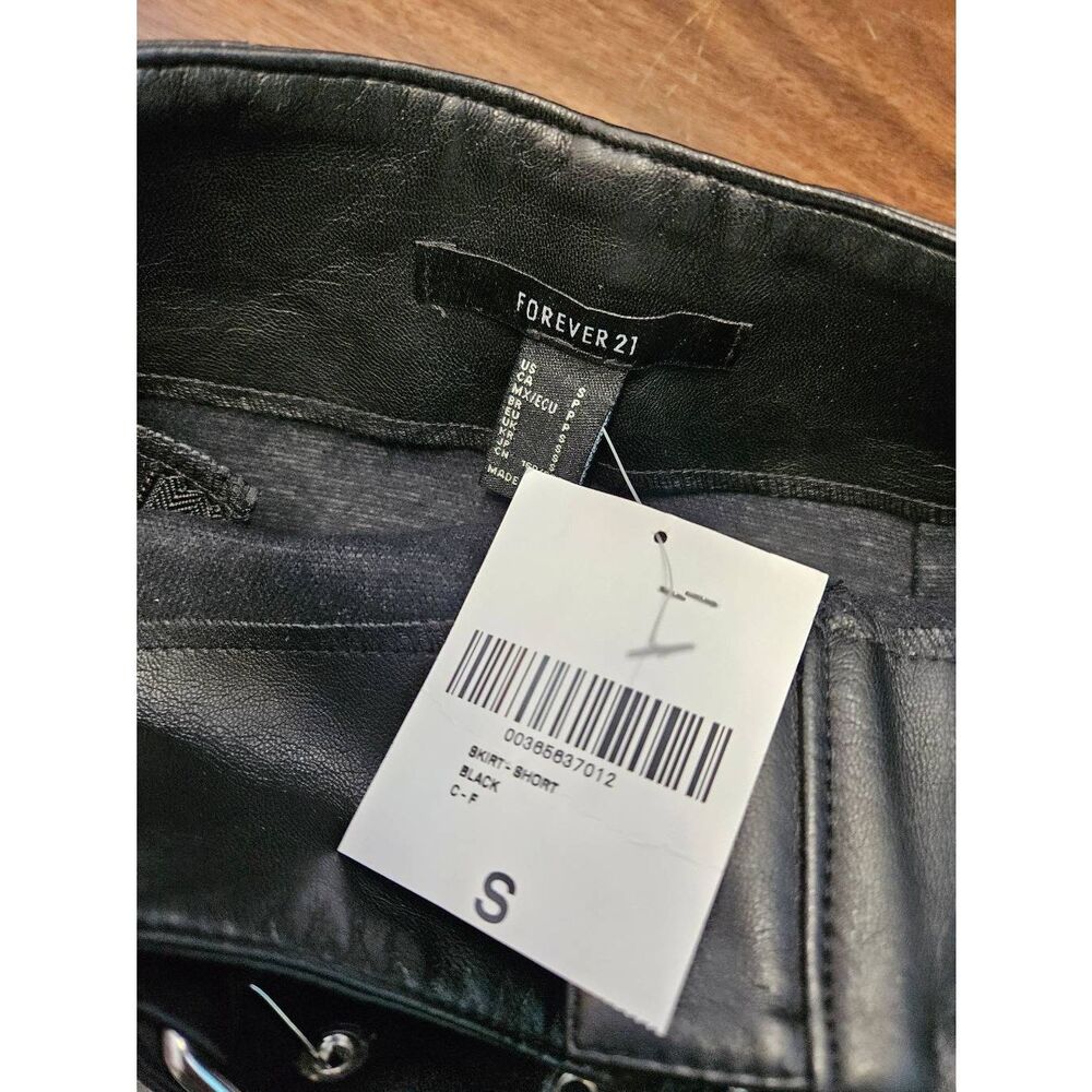 Forever 21 Black Faux Leather Skirt Size Small - Picture 4 of 6